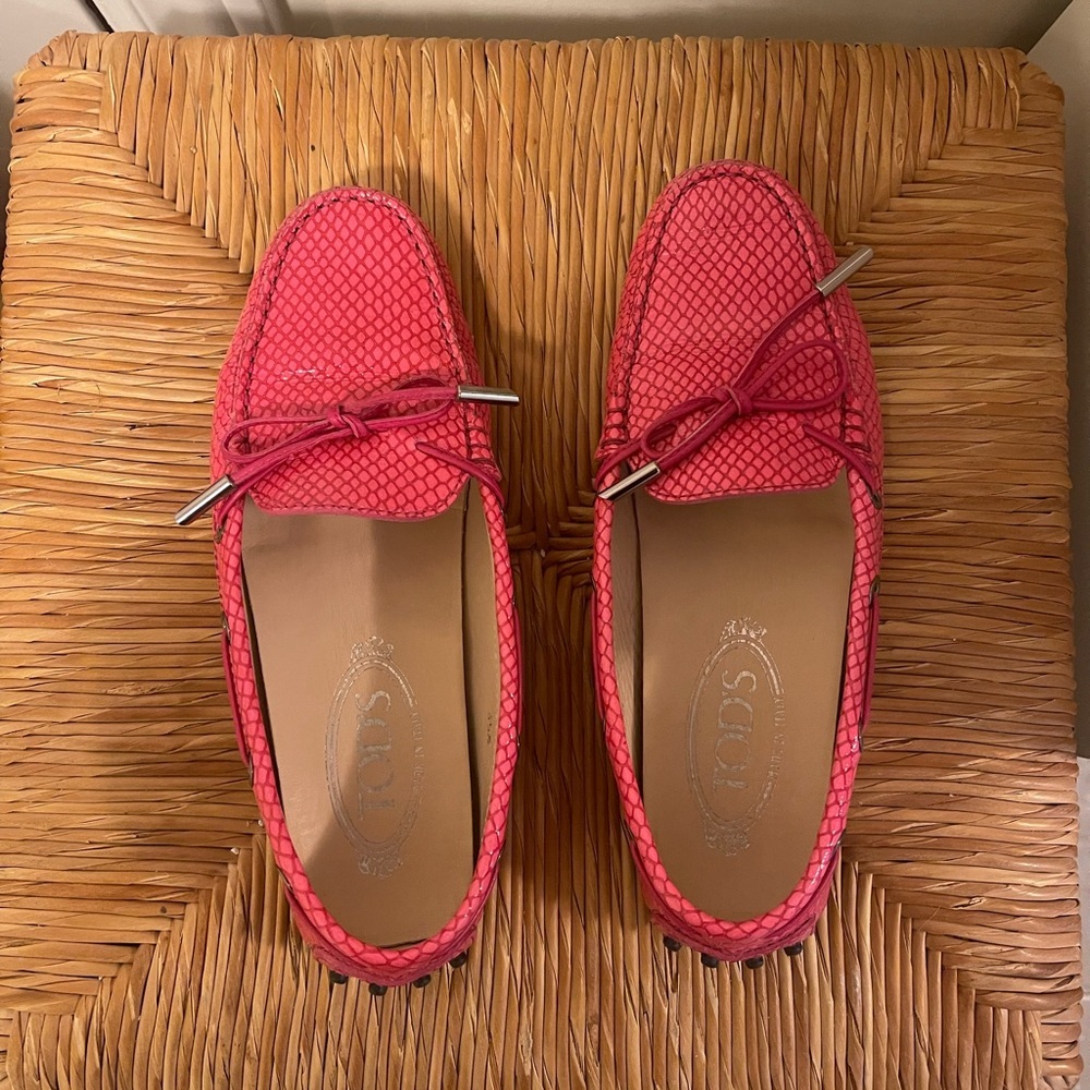 Tod's Pink Leather Flats Moccasin Style Size 35.5